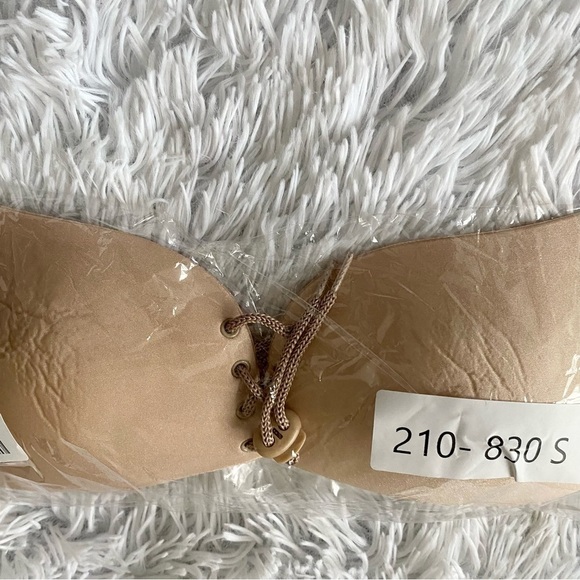 NWT Sticky Bra Backless Strapless Push Up Cleavage Stick On Bra Nude 34B - Picture 3 of 8